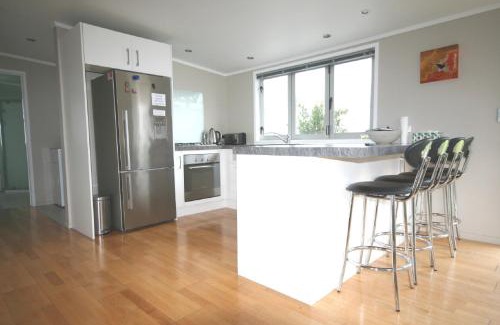 Whangamata House | ACHI402 - ACHILLES MODERN ESCAPE