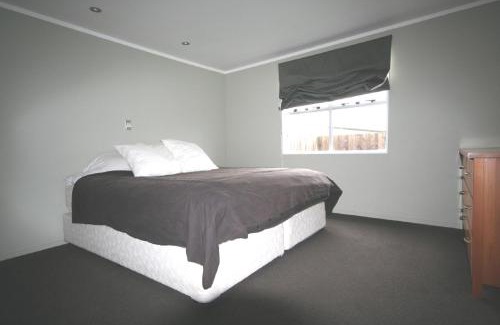 Whangamata House | ACHI402 - ACHILLES MODERN ESCAPE