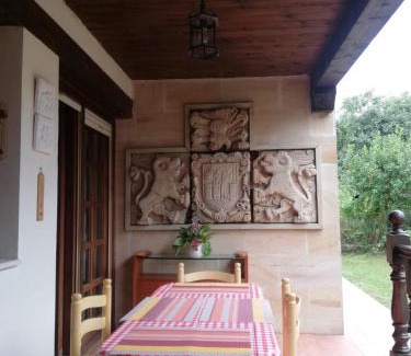 Lamina House | Acogedor chalet de TRES HABITACIONES en el Valle de Cabuérniga, ideal familias grupos y mascotas Somos PET FRIENDLY, ESTANCIA MINIMA DOS NOCHES