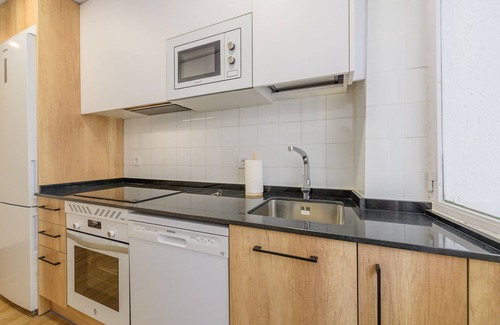 Casco Antiguo Bed & Breakfast | Acogedora habitación cerca al Polideportivo Los Cantos en Alcorcón SAP35C