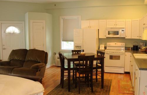 Lynchburg Bed & Breakfast | Acorn Hill Lodge and Spa