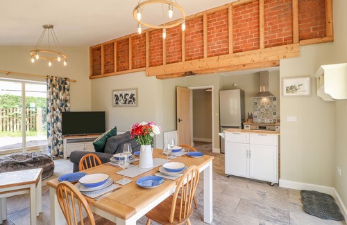 Amerton Cottage | ACORN LODGE, family friendly, with hot tub in Sandon, Staffordshire