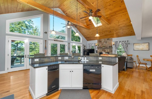 West Alton House | Acorn Lodge Lake Winnipesaukee