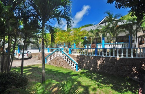 Praslin Island Bed & Breakfast | Acquario Guesthouse
