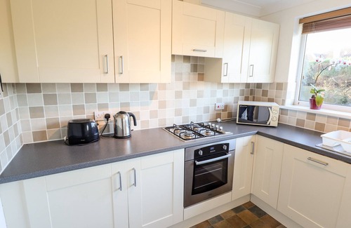 Sandilands Cottage | ACRE VIEW, pet friendly, country holiday cottage in Sutton-On-Sea