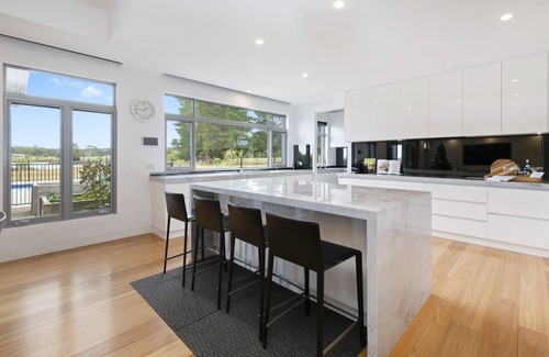 Hastings House | Acreage Farm Stay by Ready Set Stay- Grand House