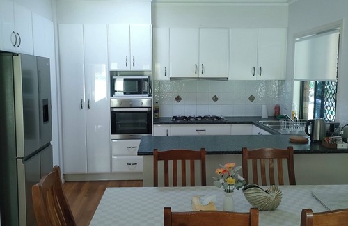 Greenbank House | Acreage Guest House set on 1 1/2 Acres