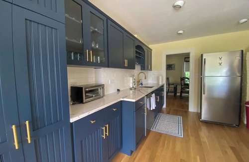 Rye House | Across from Residential Section of Jenness Beach