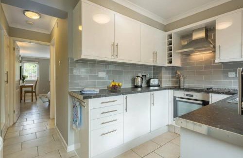 Cambridge Apartment | Addenbrookes Flat 2 mins walk free Private Parking