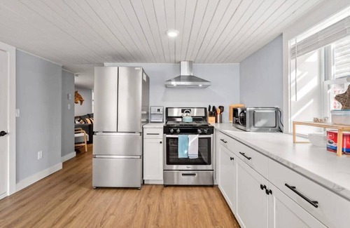 Salisbury Beach House | Addie Shack & Cammie Cabana | Pet Friendly | 10pp