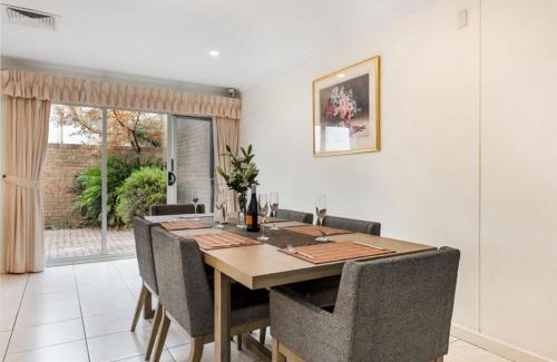 North Adelaide Apartment | Adelaide Style Accommodation-Close to City-North Adelaide-3 Bdrm- FREE Parking