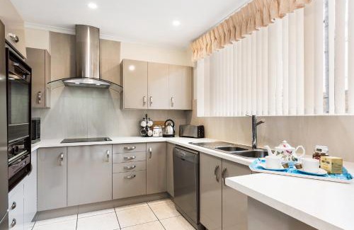 North Adelaide Apartment | Adelaide Style Accommodation-Close to City-North Adelaide-3 Bdrm- FREE Parking