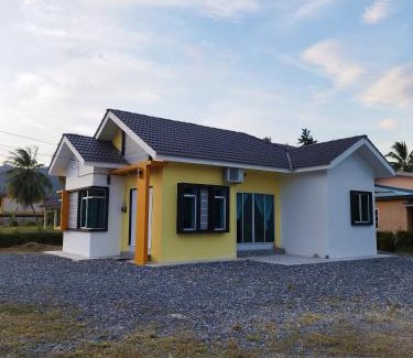 Kampung Hujong Bukit House | Adellea Homestay