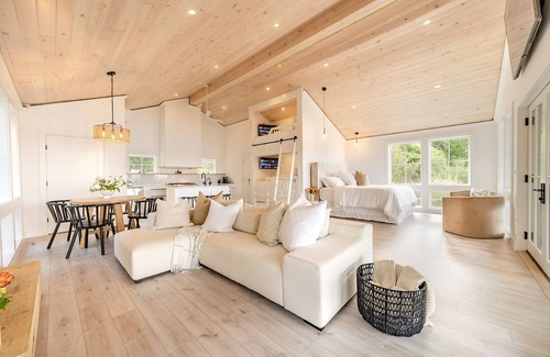 Remsen House | ADIRONDACK LUXURY LAKEFRONT VILLA WITH HOTUB (NEW BUILD)