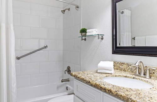 Lake Havasu City Resort | Adjacent to Lake Havasu Studio Suite at Top-Rated Resort w/Pool & FREE WIFI