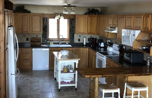 Bloomingdale House | ADK Camp Cardinal -Serene Adirondack Luxury Cabin- Hot Tub