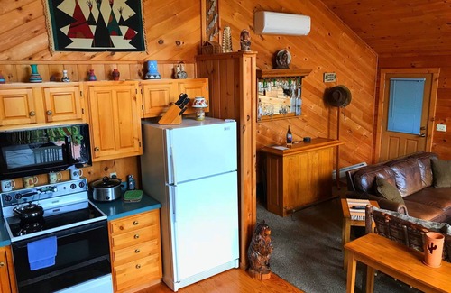 Corinth Cabin | ADK Log Cabin - For The Nature & Wine Lover. Close to LRH Winery, LG & Saratoga.