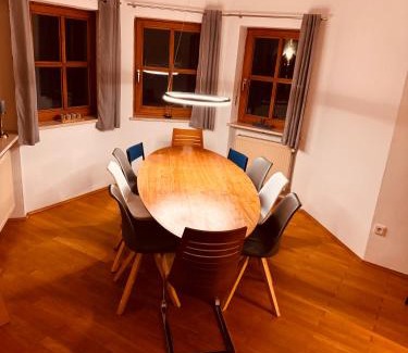 Thyrnau House | Adlerhorst, 4 Schlafzimmer, Blick in die Alpen, Parkplatz