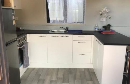 Lower Hutt Bed & Breakfast | Adorable 1-bedroom guesthouse with a deck