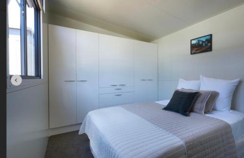 Lower Hutt Bed & Breakfast | Adorable 1-bedroom guesthouse with a deck