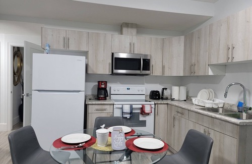 Saskatoon House | Adorable 2 Bd Suite