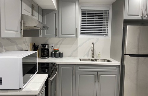 Ajax House | Adorable 2-Bedroom Basement with Sep Entrance