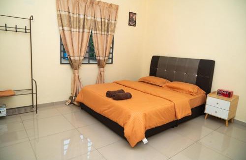 Kampung Rawa House | Adorable 2-bedroom home with Pool, Wi-Fi and BBQ