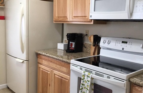 Grants Pass Cottage | Adorable 2 bedroom 1 bath Craftsman Cottage in Downtown Grants Pass