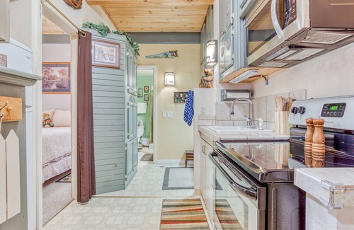 Marmot Cabin | Adorable A-frame cabin w/nearby river access, game room, wood stove, firepit