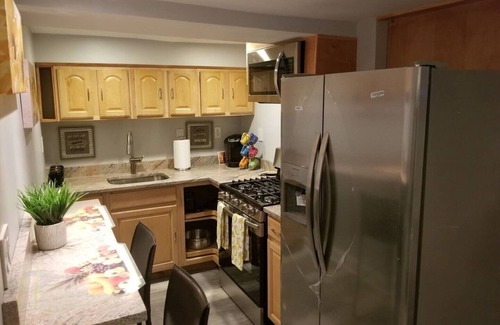 Downtown Baltimore Apartment | Adorable and blocks from M&T Stadium/Camden Yards