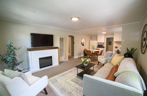 Great Falls House | Adorable and Cozy Bungalow - 2 Bedrooms - 1 bath