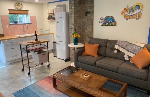 Bayou St. John Apartment | Adorable Artsy Apartment