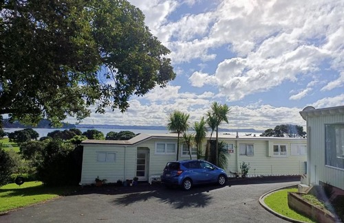 Stanmore Bay Apartment | Adorable Beach Unit Stanmore Bay