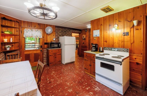 Carrollton Cabin | Adorable cabin with WiFi in charming Sherrodsville