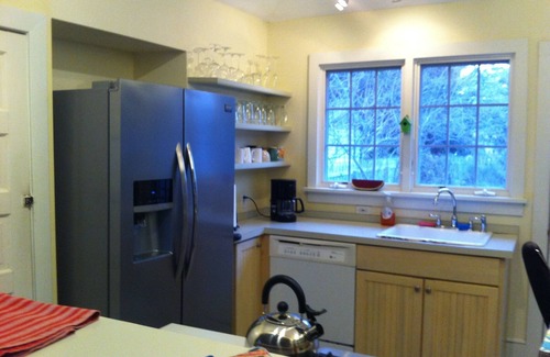 Cape May Point Cottage | Adorable cottage with short walk to beautiful ocean beaches and nature trails.