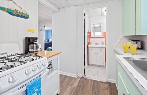 Dennis Port Cottage | Adorable Cottage! Wlk 2 Beach! Cntrl AC! Fire Pit!
