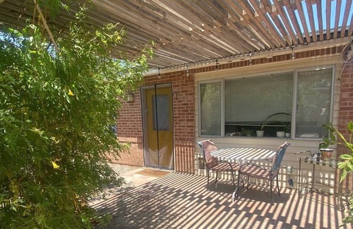 South Country Club Manor Cottage | Adorable Guest House close to dwtwn w/private yard