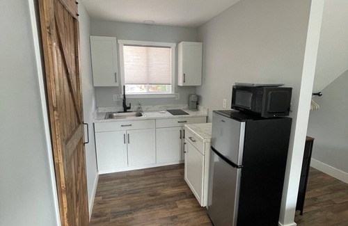 Waterloo Apartment | Adorable Lake front studio apartment