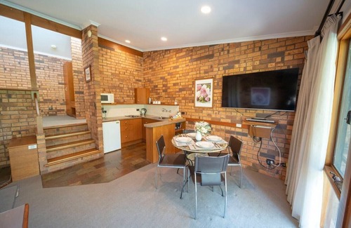 Bethany House | Adorable Lodge 1 AT Blickinstal Retreat