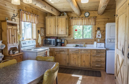 Whitehall Cabin | Adorable Montana Country Cabin