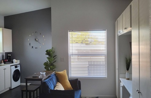 Los Angeles Apartment | Adorable new home in the heart of LA close to Sofi stadium