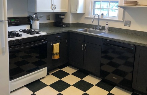 South End House | Adorable Private 3 BR Home in Quiet Residential Neighborhood in Burlington