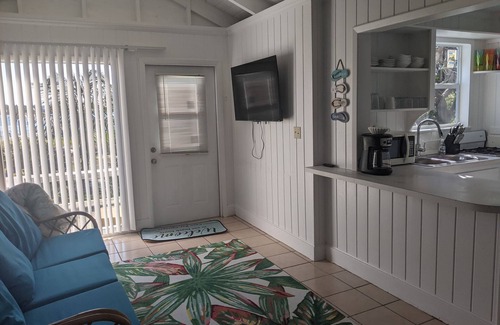 Green Turtle Cay Cottage | Adorable remodeled cottage-OCEAN FRONT on Coco Bay-JULY AVAILABILITY!