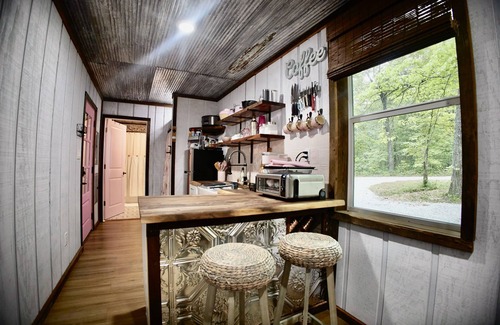 Marble Falls House | Adorable secluded Shipping Container near Bufffalo National River