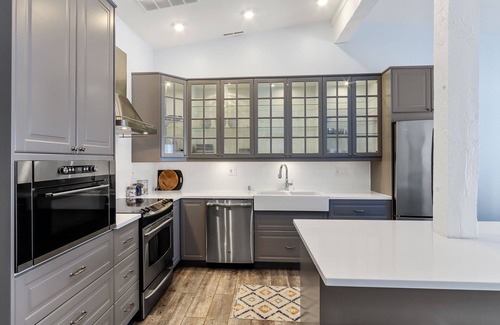 Fontana-on-Geneva Lake Condo | Adorable Abbey Villa condo. Walk to Beach, Lake Geneva, Restaurants, & Pool.