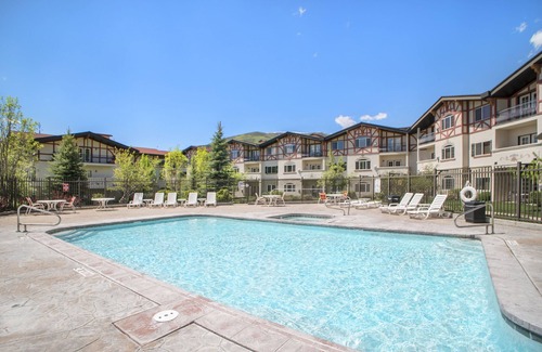 Zermatt Villa | Adventure Hub~Backcountry Ski|Snowmobile|Scuba Diving Villa 3067