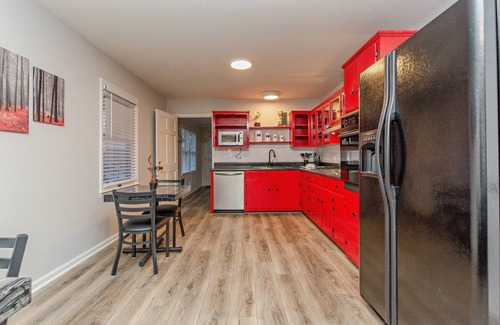 Asheboro House | Adventure Lodge-Gameroom, Fire Ring, NC ZOO, Seagrove Pottery, Lazy 5 Ranch