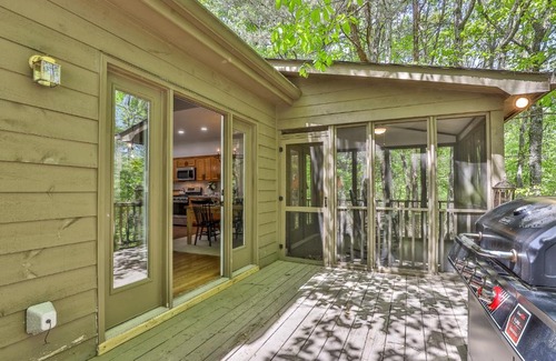 Big Canoe House | Adventures at Big Canoe - Spacious Cabin Rental in Big Canoe - Serene Nature Views, Cozy Fireplace, Spacious Decks, Walking Dist
