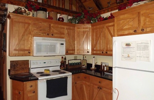 Freeport Apartment | Adventurous Vacation Getaway at the Possum Lodge Cabin!