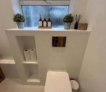 Cranleigh Bed & Breakfast | Aeolian House
